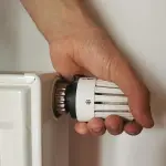 Termosifoni accesi fino al 15 maggio: cosa cambia con la proroga e perché conta davvero