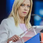 Latronico condanna gli insulti russi a Meloni: “Attacco all’Italia”