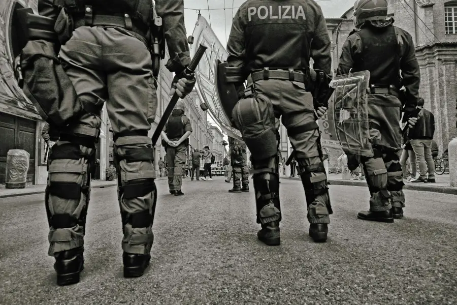 Potenza, tre fogli di via dopo i controlli anti-furto della Polizia