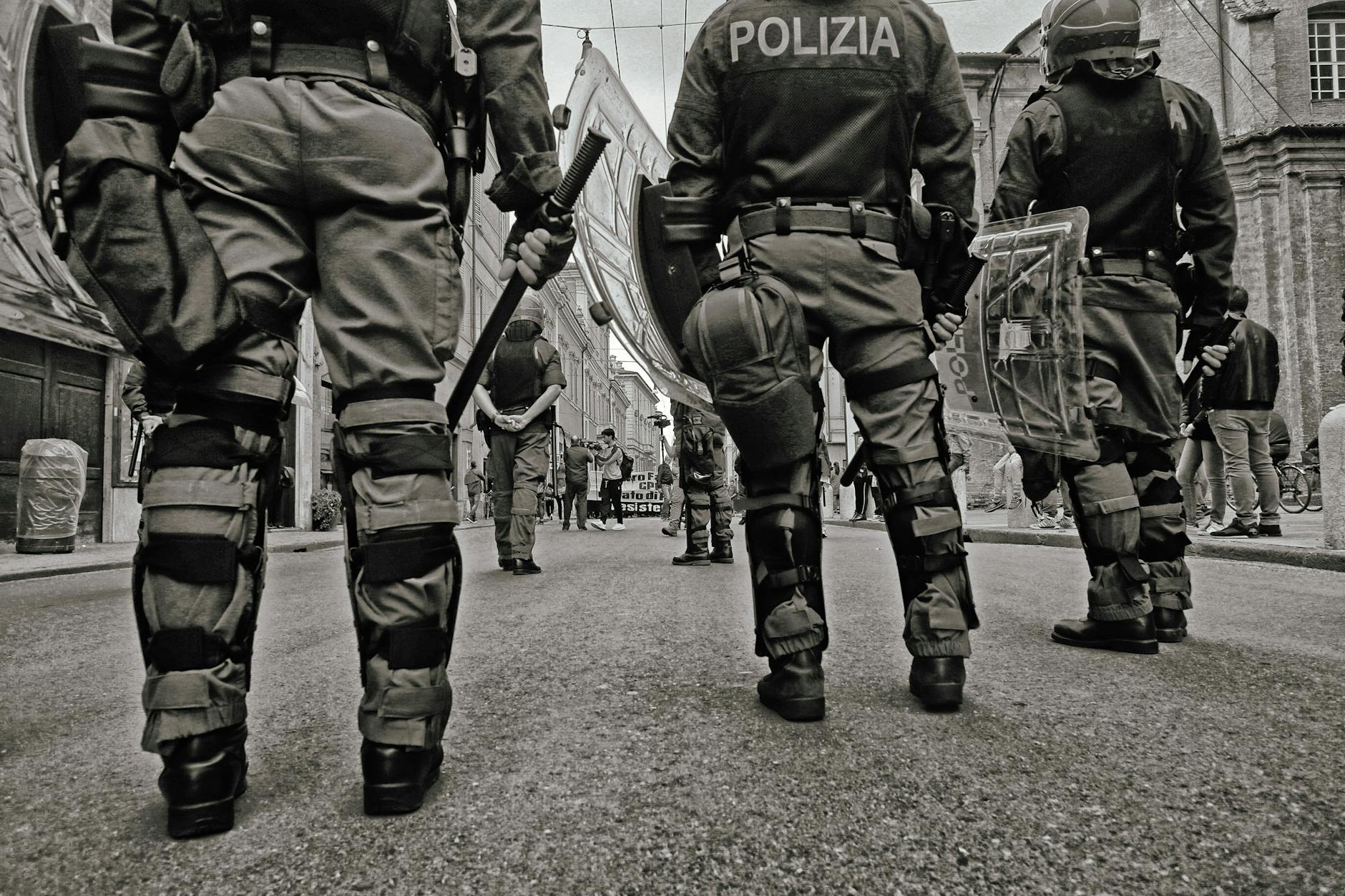 Potenza, tre fogli di via dopo i controlli anti-furto della Polizia