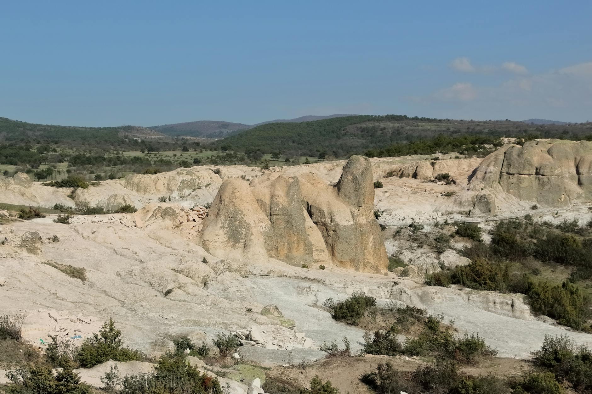I calanchi lucani: guida ai paesaggi lunari tra Aliano, Montalbano Jonico e le sculture di argilla della Basilicata