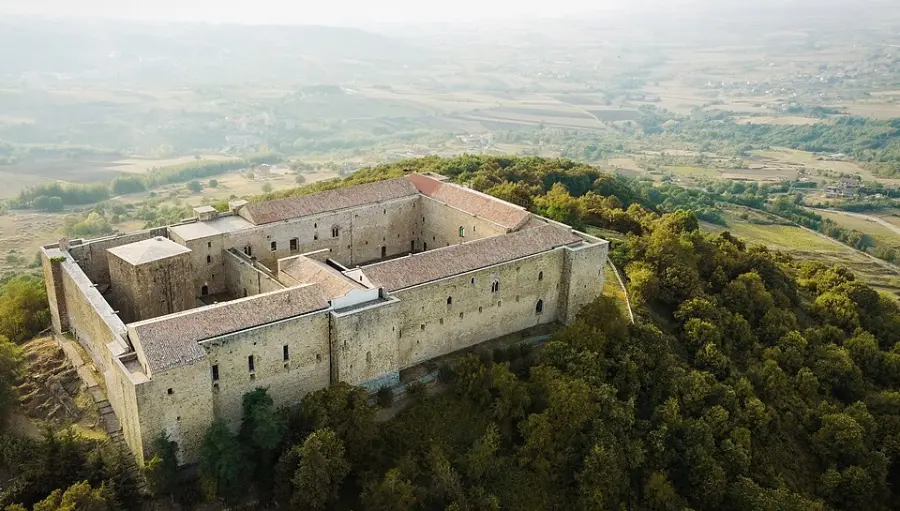 Lagopesole: il castello normanno-svevo di Potenza