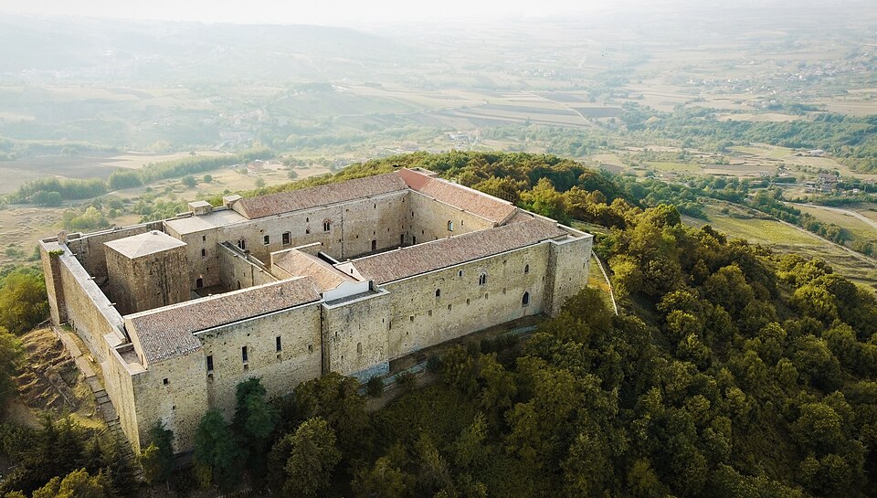 Lagopesole: il castello normanno-svevo di Potenza